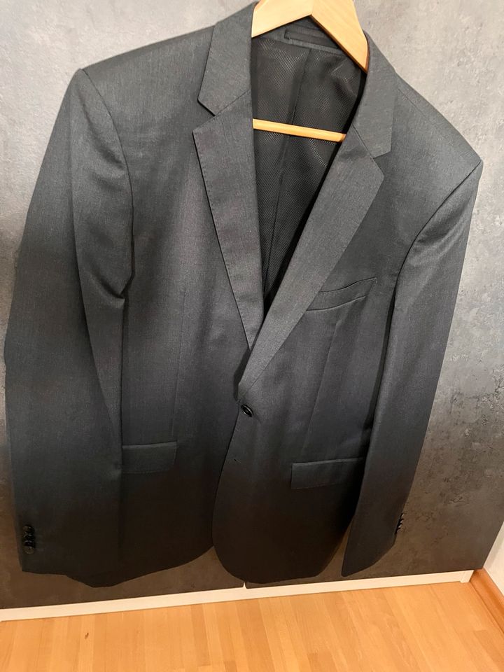 Boss Anzug Größe 48/50, M/L in Köln