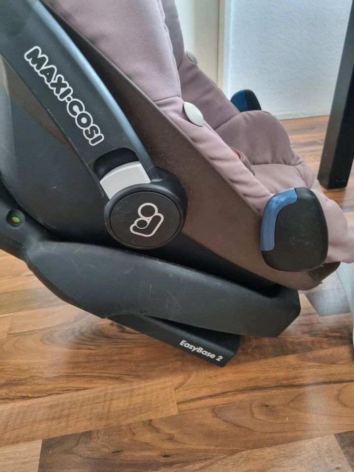 Autositz Babyschale Maxi Cosi Pebble Braun Easy Base 2 Station in Hamburg