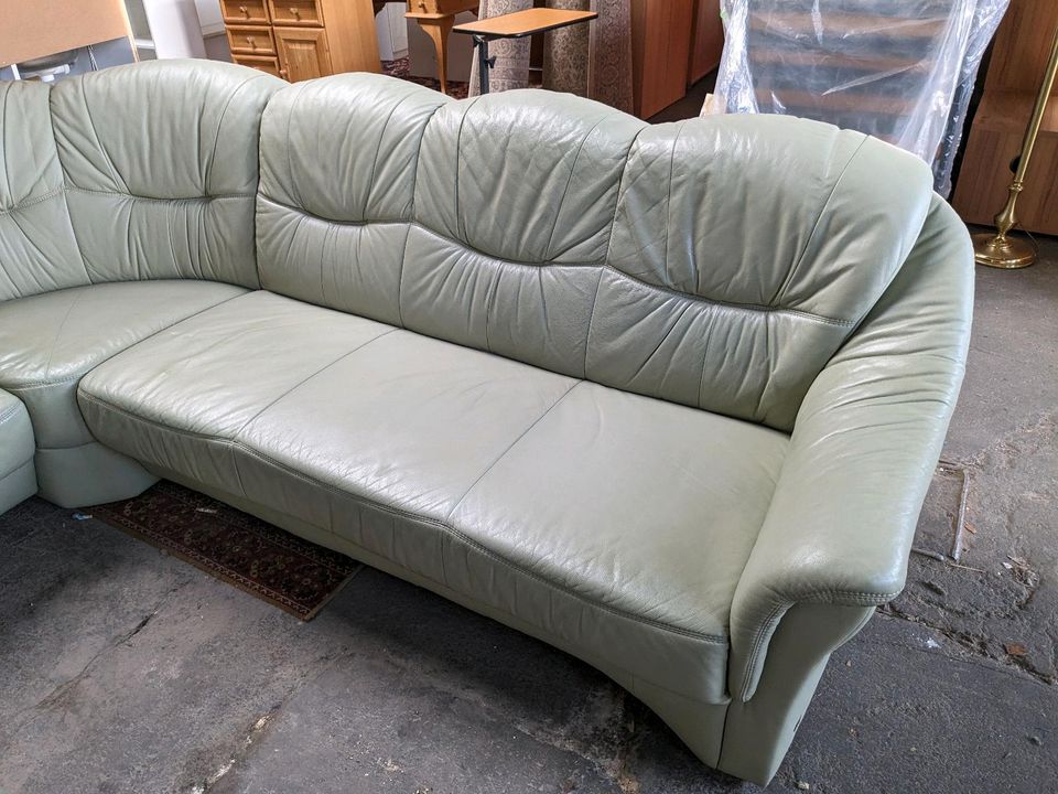 Eckcouch Couch Ledersofa Sofa mit Sessel und Hocker in Pirna