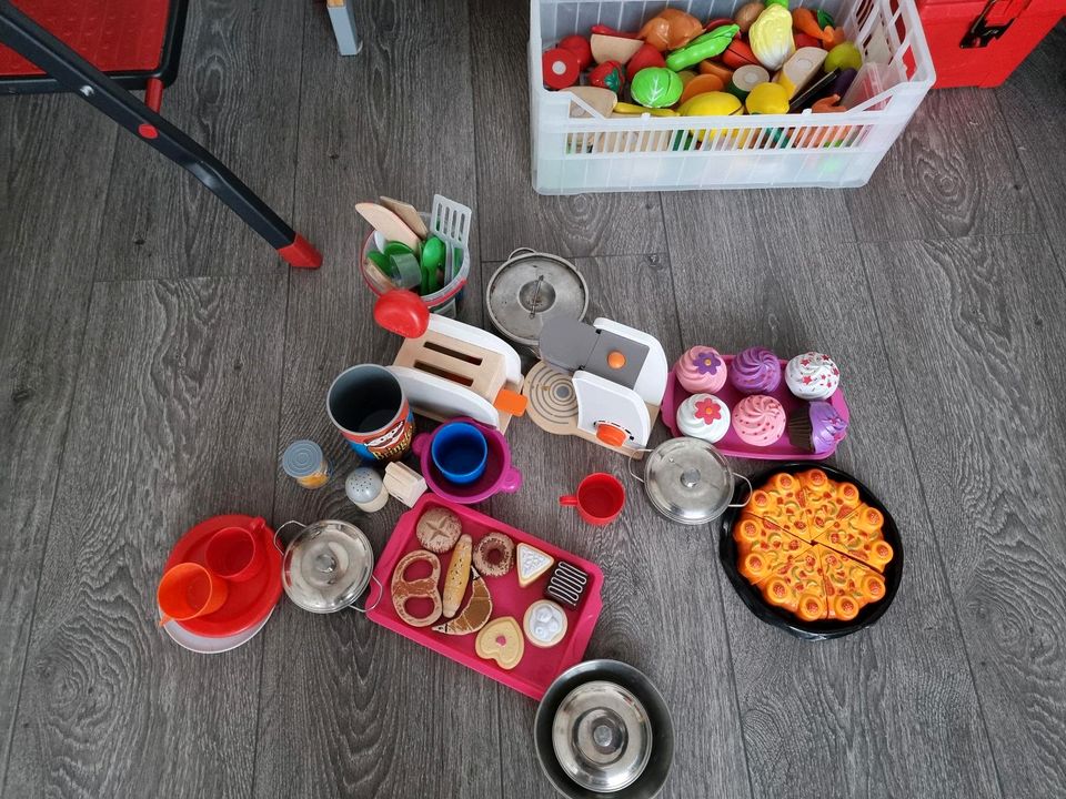 Kinder Spielküche mit sehr viel zubehörer in Weisenheim am Sand