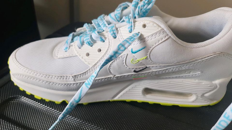 Nikes Orginal fast wie Neu! in Mörfelden-Walldorf