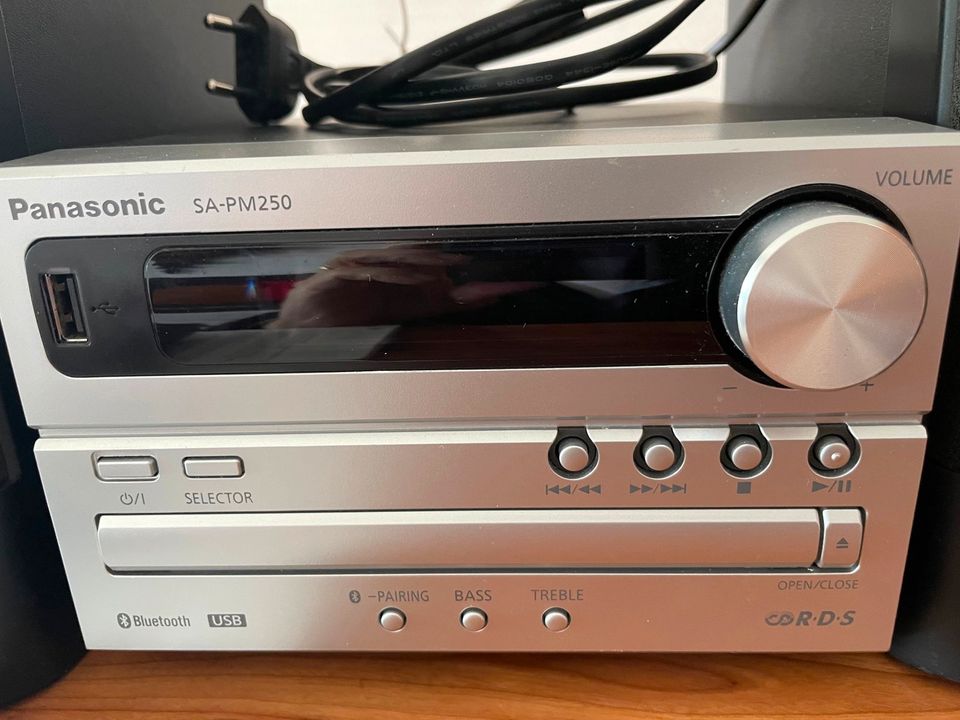 Panasonic CD-Mini-Stereoanlage mit USB und AIWA-Boxen. in Beimerstetten
