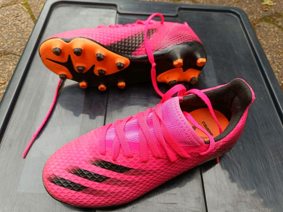 Adidas Fußballstollenschuhe gr. 32 pink in Neustadt