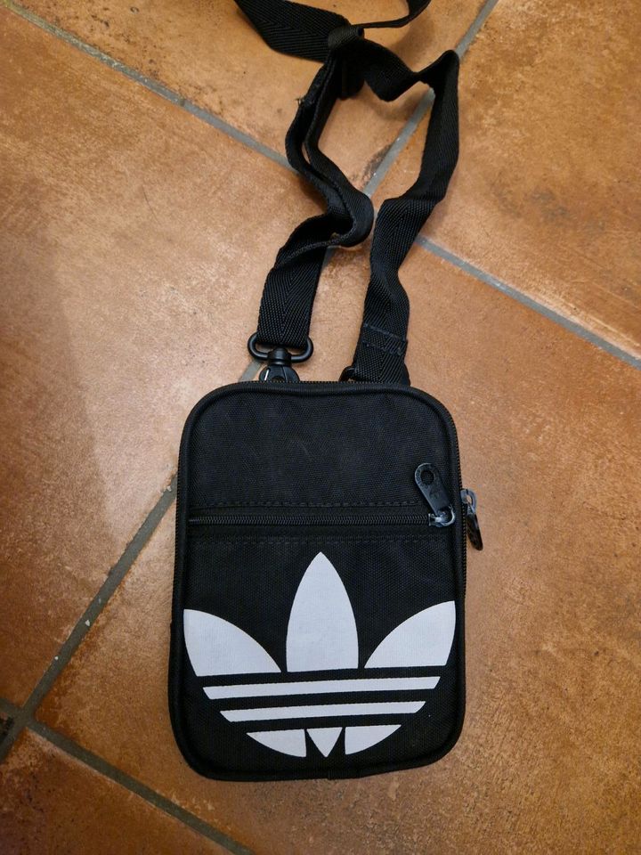 Adidas Umhängetasche Bauchtasche 2 in 1 Festival in Angermünde