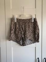 Kurze luftige Sommerhose mit Leoprint in Gr. 38 Baden-Württemberg - Vaihingen an der Enz Vorschau
