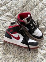 Nike Air Jordan High Retro Sneaker 39 rot/schwarz/weiss unisex Niedersachsen - Hodenhagen Vorschau