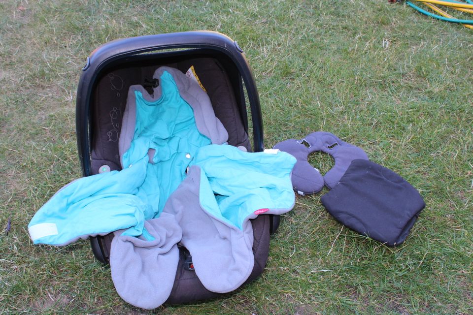 Babyschale bis 13 kg Maxi Cosi Pebble mit Iso Fix in Marburg