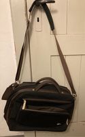 Lacoste Umhängetasche Laptop Tasche wie neu Versand KOSTENLOS Berlin - Zehlendorf Vorschau