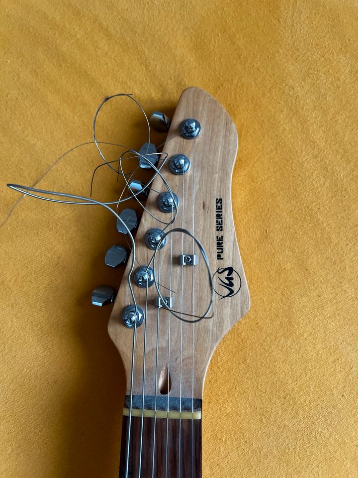 VGS E-Gitarre pure series RC 100 in Bad Soden am Taunus