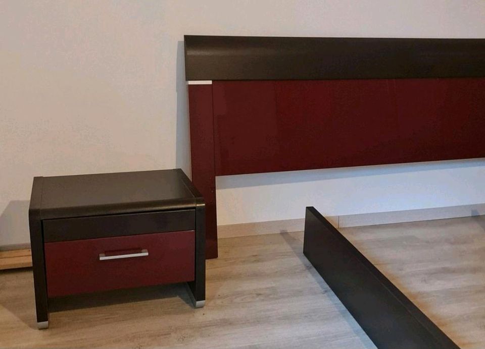 Bett/ Doppelbett 180x200 mit 2 Nachttische von Segmüller in Augsburg