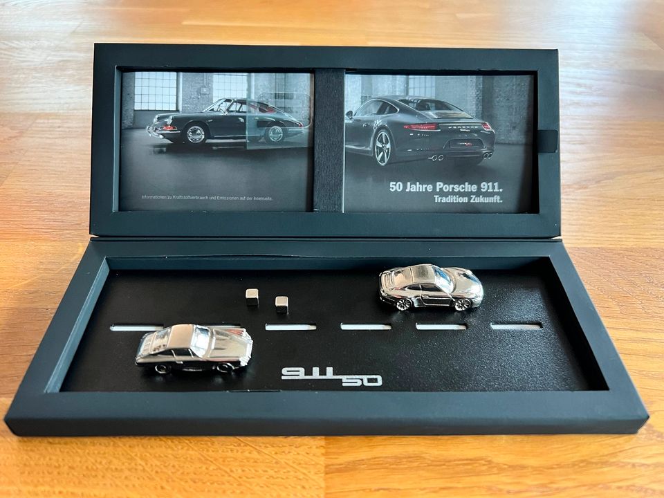 PORSCHE 911 - 50 Jahre Jubiläumsmagnet Set - LIMITIERTE AUFLAGE in Ellwangen (Jagst)