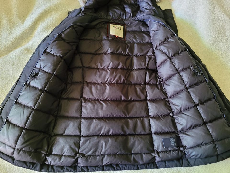 Tommy Hilfiger Daunenjacke mit Kapuze, Gr. M, schwarz in Bielefeld