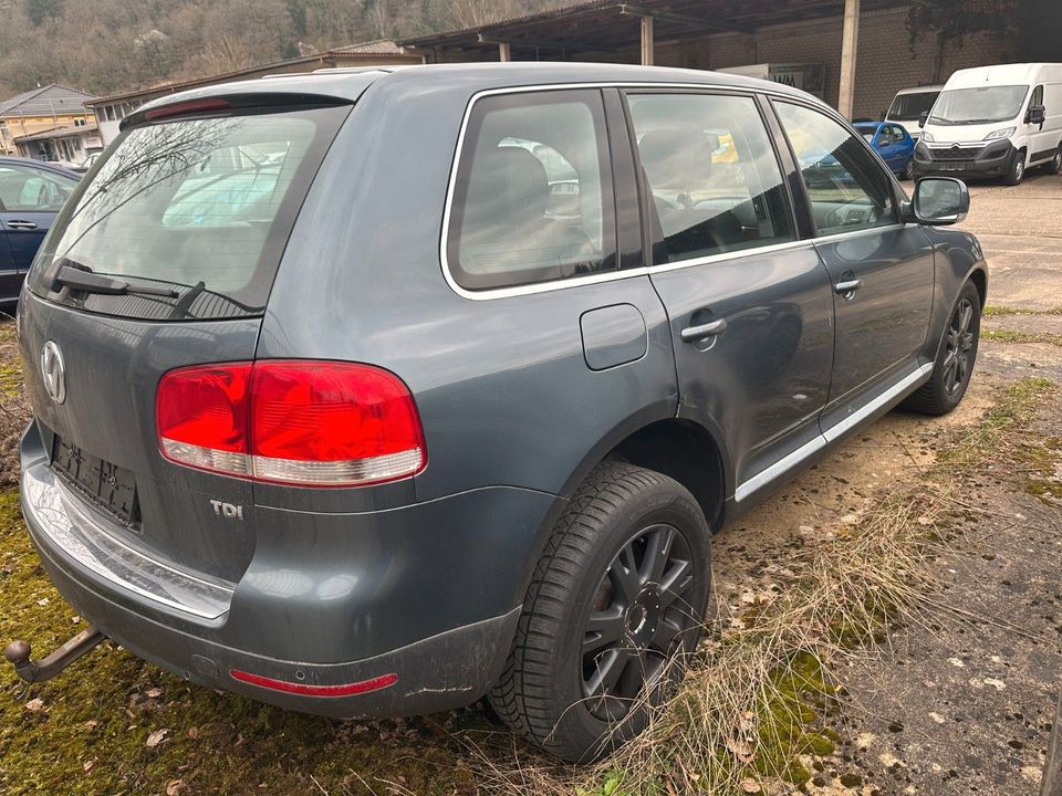 Volkswagen Touareg R5 TDI TüV 06/24 Klima Navi in Wertheim