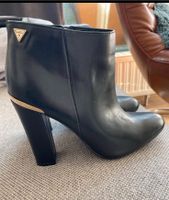 Stiefeletten Guess schwarz Größe 38 top Zustand Düsseldorf - Benrath Vorschau