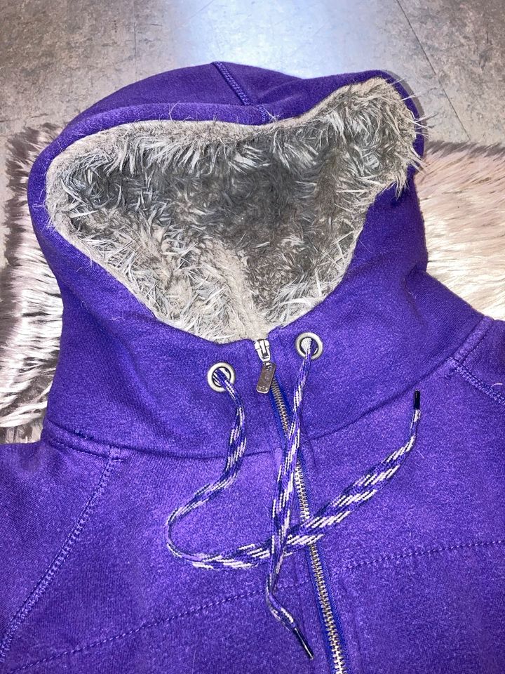 Schöne kuschelige dicke Damen Sweatjacke in Goldkronach