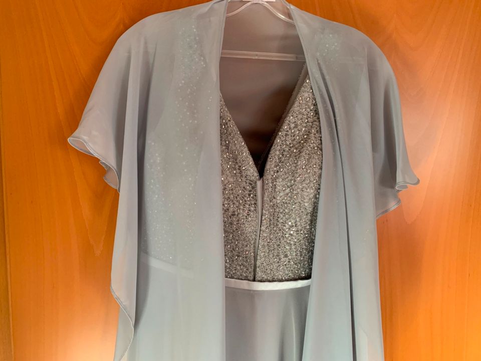 Abendkleid Ballkleid Kleid Farbe Silber mit Stola in Ibbenbüren