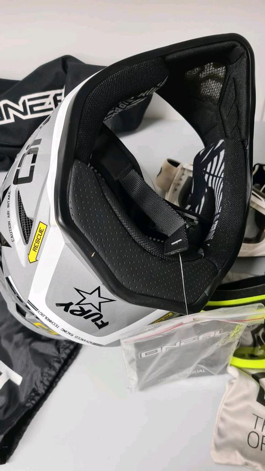 Oneal Fury Downhill Helm XL neu + 3 Brillen 100% in Stuttgart