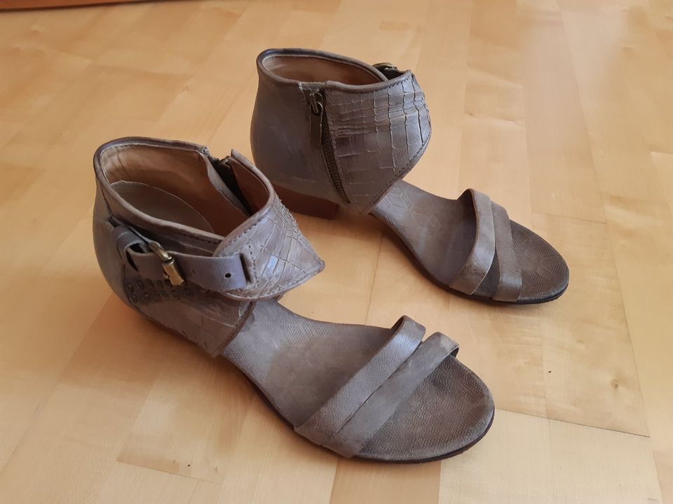 A.S.98. Sandalen aus echten Leder in Gr. 39 in Göttingen