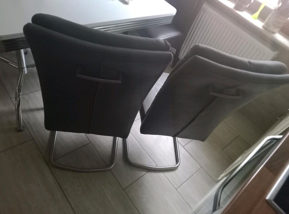 2 Stühle top Zustand in Heide