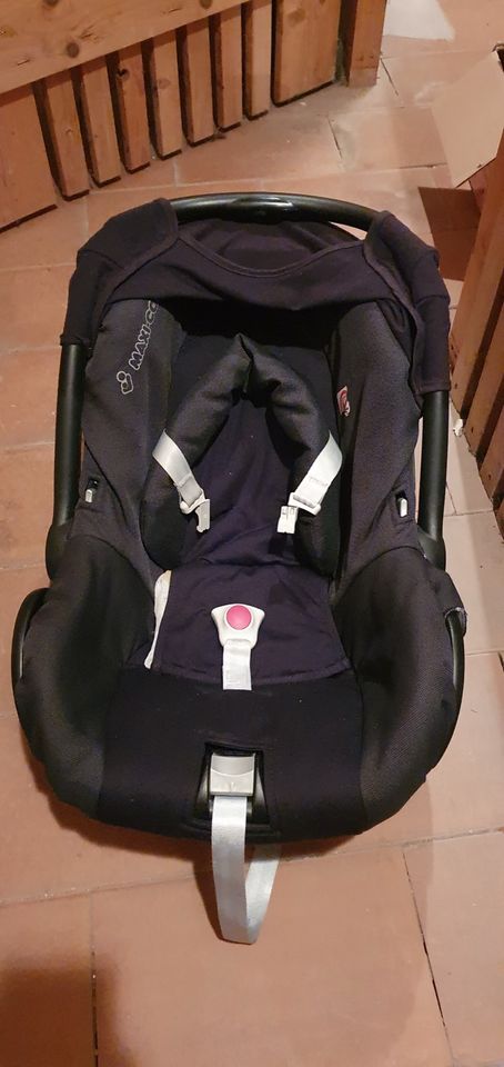 Maxi Cosi Babyschale in Fellbach