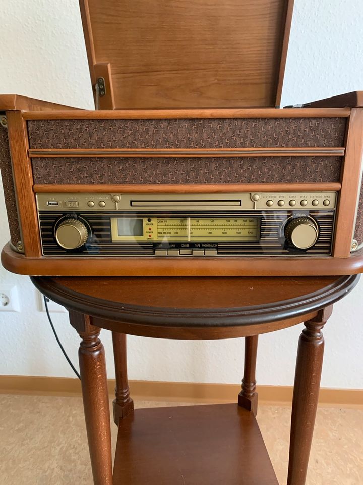 Antikes Radio mit CD, Plattenspieler und Kassettendeck voll funkt in Ludwigsburg
