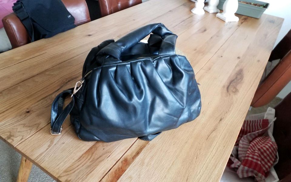 Tasche Handtasche  Damen Schwarz in Berlin