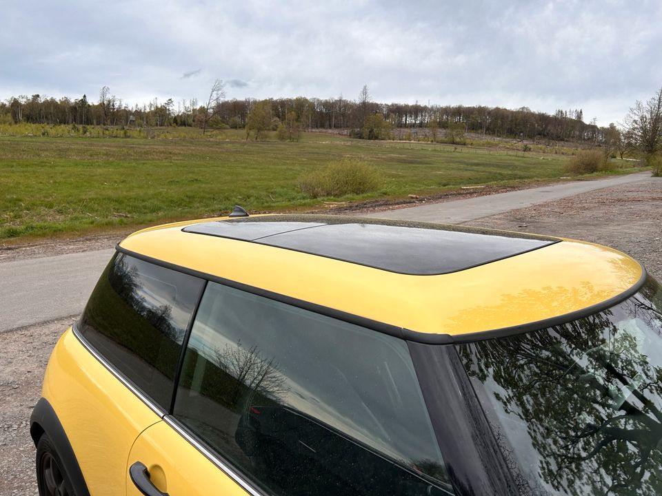 Mini Cooper mit Panoramadach in Meinerzhagen