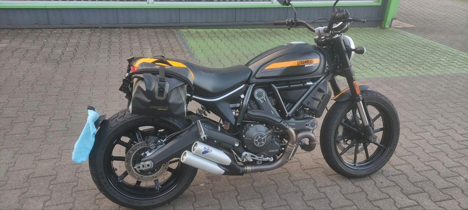 Ducati Scrambler 800 Full Throttle in Althornbach