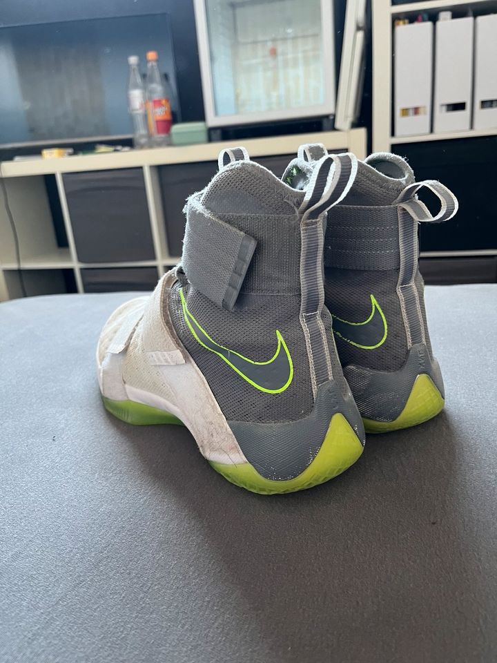 NIKE LEBRON SOLDIER mit Unterschrift von Dennis Schröder in Freudenberg