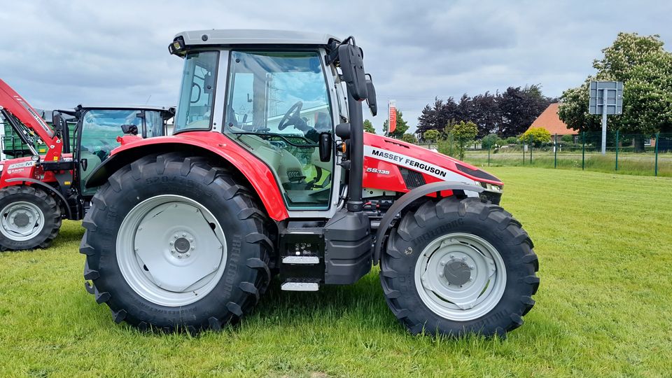 Massey Ferguson 5S 135 Dyna 4 Essential in Sulingen