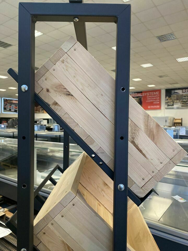 Wandregal für Brot schmal mit Holzkisten, Brotregal, Supermarkt, Minimarkt, Kiosk, Ladeneinrichtung in Mülheim (Ruhr)