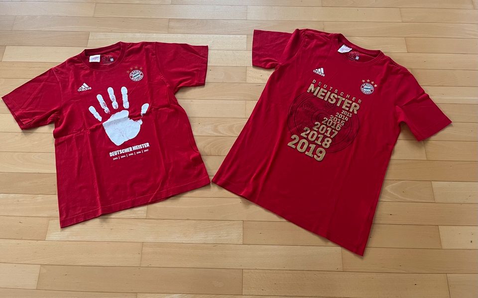 2 Bayern München Meisterschafts-T-Shirts in Schwalbach