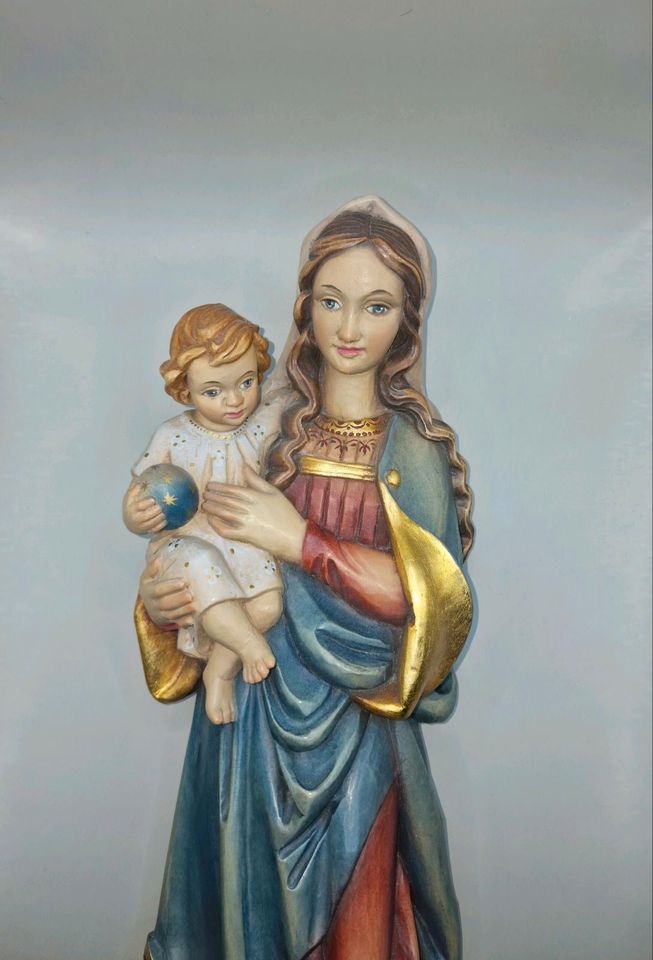 Madonna mit Kind aus Holz geschnitzt und bemalt/ h ca. 59cm in Ingolstadt