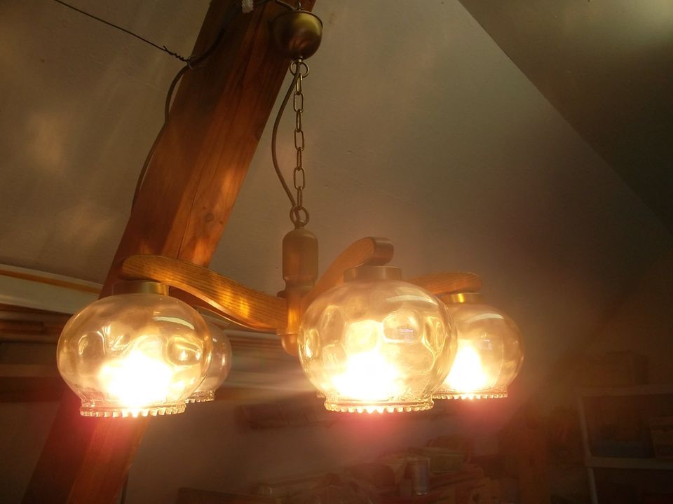Wohnzimmerlampe aus  Holz, 5 flammig in Dettenheim