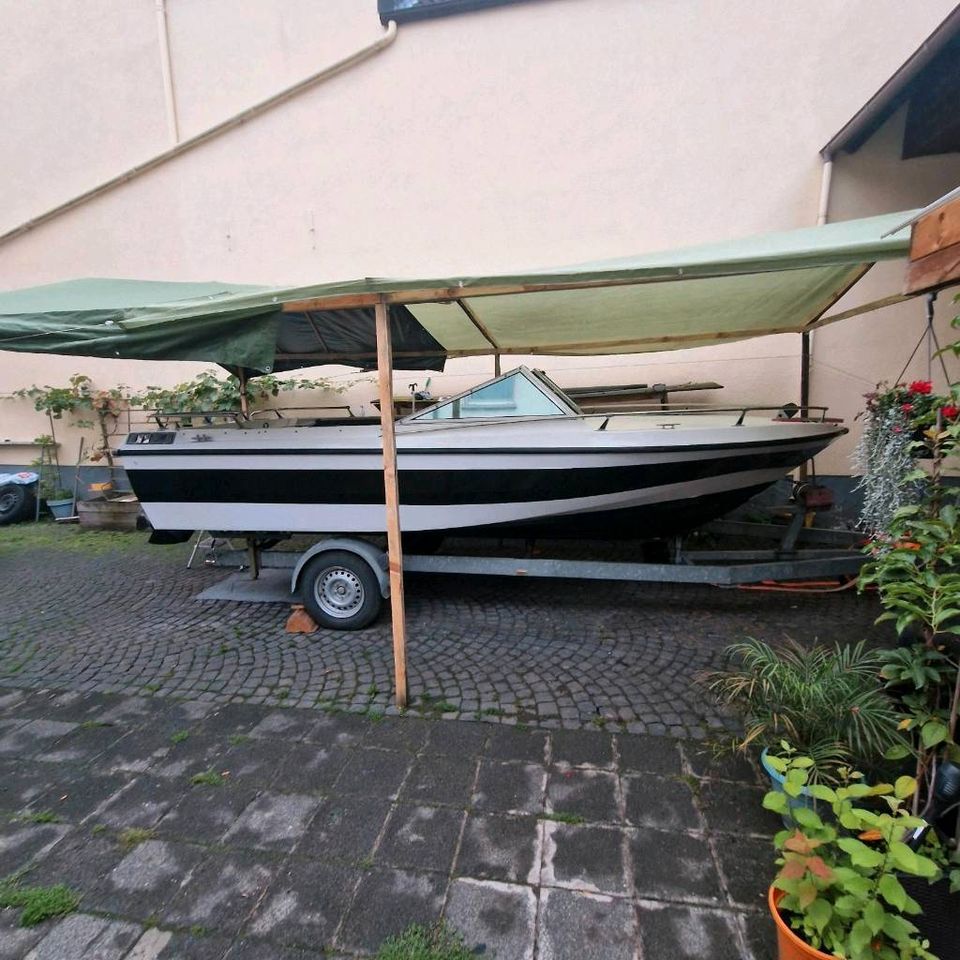 Sportboot  mit Trailer  und Tüv in Münzenberg