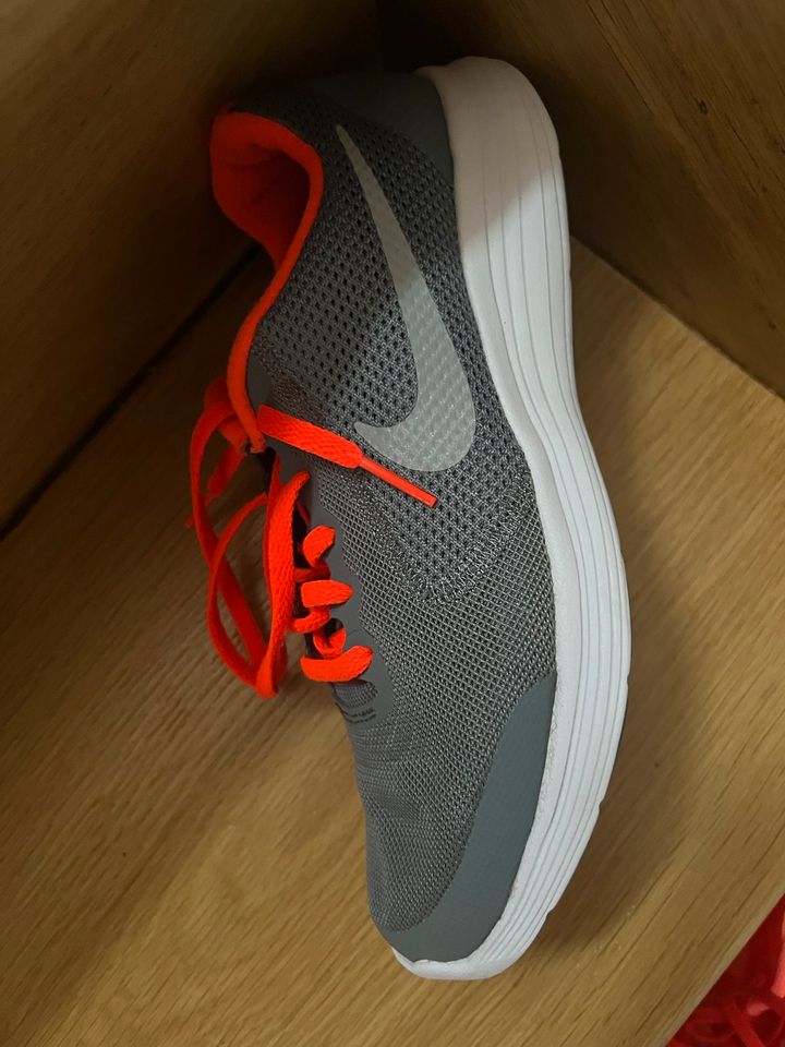 Nike Schuhe in Kandel