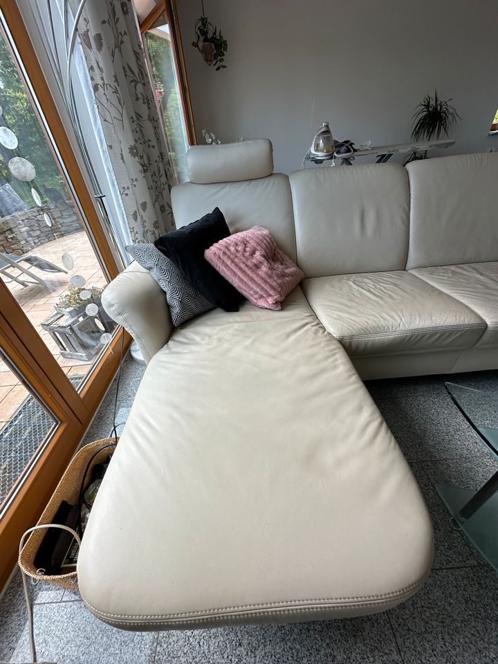 Ledercouch / Sofa   mit Gebrauchsspuren in Kastellaun