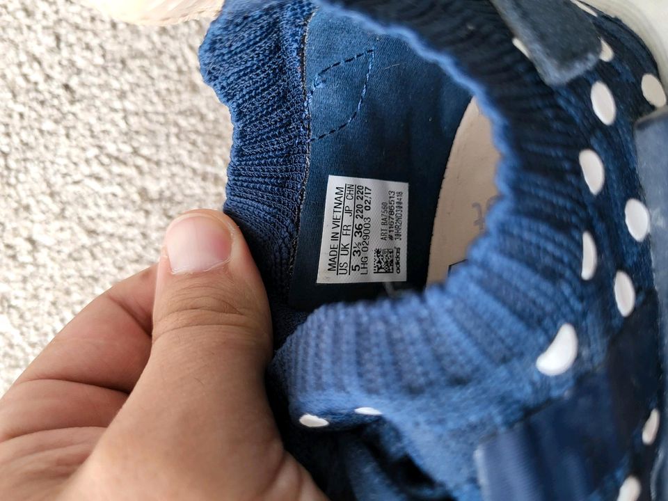 Adidas NMD R2 Gr. 36 navy blau weiß gepunktet Punkte NEUWERTIG in Mühlhausen