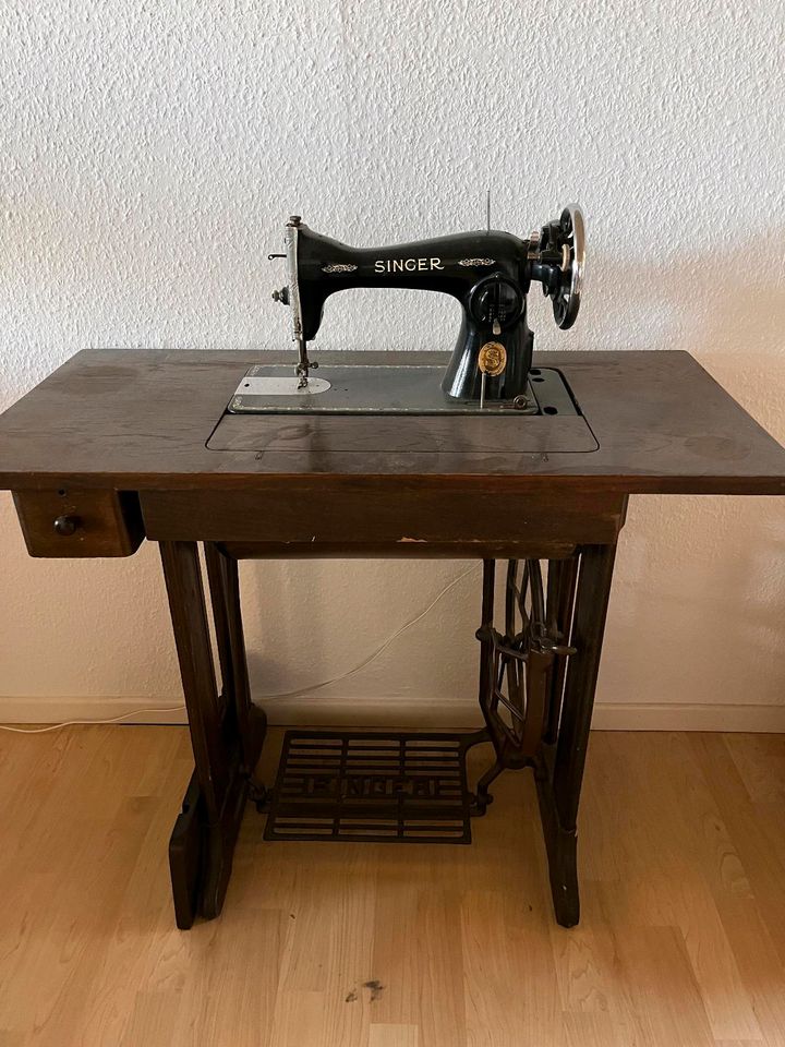 Alte Nähmaschine von Singer mit Tisch in Niedersachsen - Meinersen | Kunst  und Antiquitäten gebraucht kaufen | eBay Kleinanzeigen ist jetzt  Kleinanzeigen