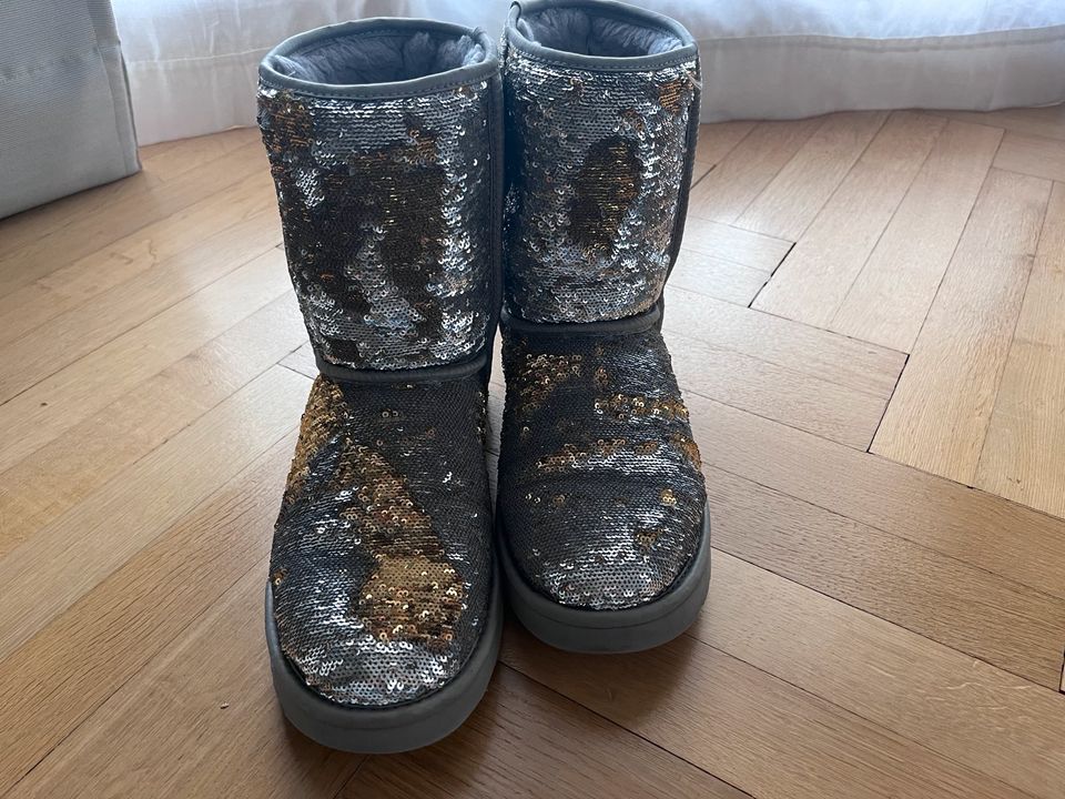 UGG Boots 41 Wendepailetten silber gold in Stuttgart