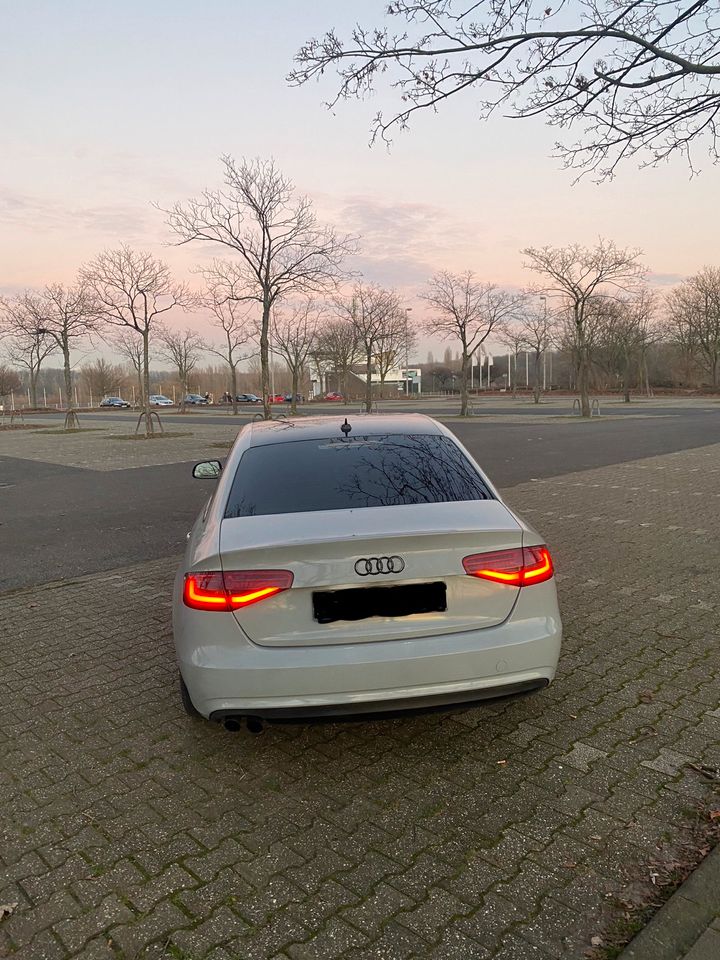 Audi A4 B8/ 8.5 Quattro S-Line in Köln