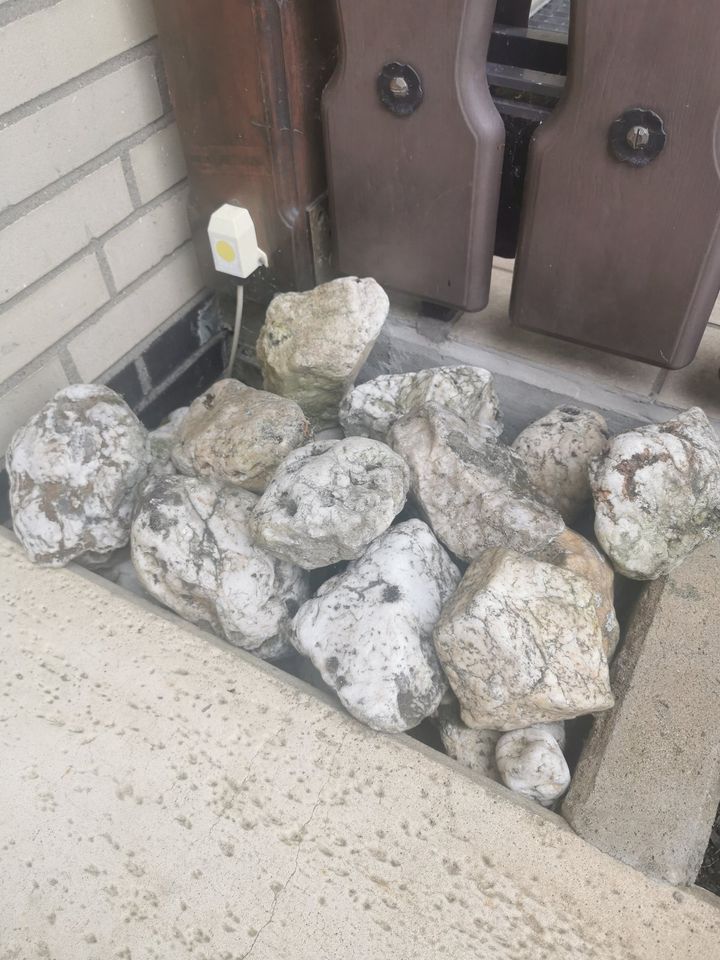 Steine Natursteine Kieselsteine Findlinge verschiedene Größen in Dormagen