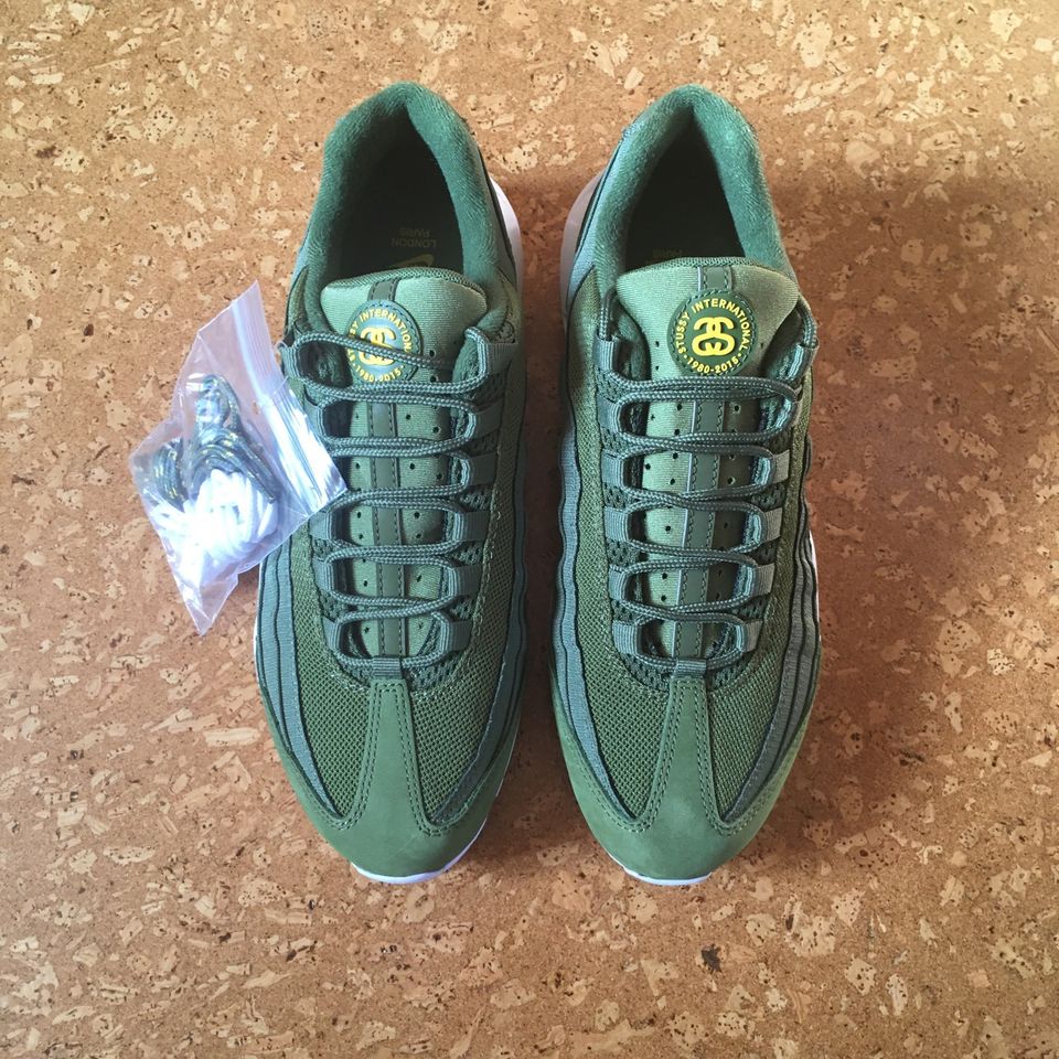 Stüssy x Nike Air Max 95 'Dark Olive/Varsity Maize' in Vohburg an der Donau