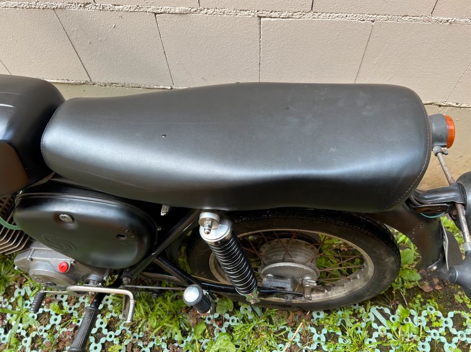 Simson S51, schwarz, viele neue Teile, 4 Gang, originale Papiere in Dresden