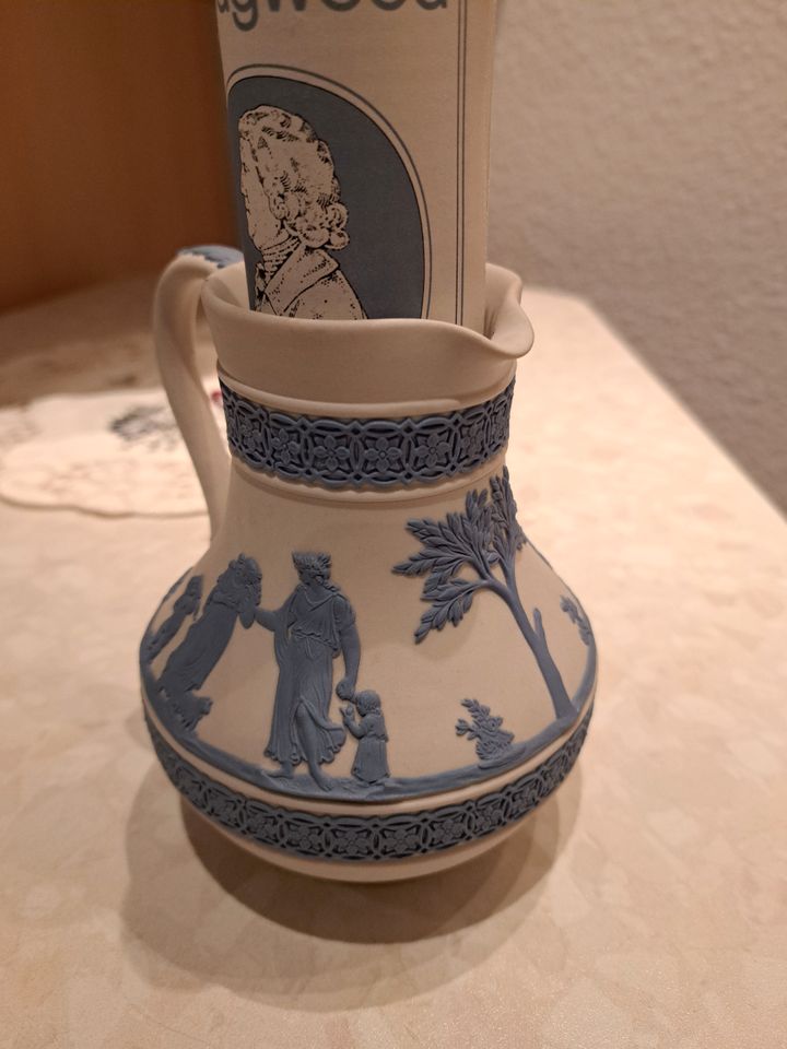 Krug / Vase Wedgwood Jasper Ware sehr seltene „blue on white“ Var in Heiligenhaus