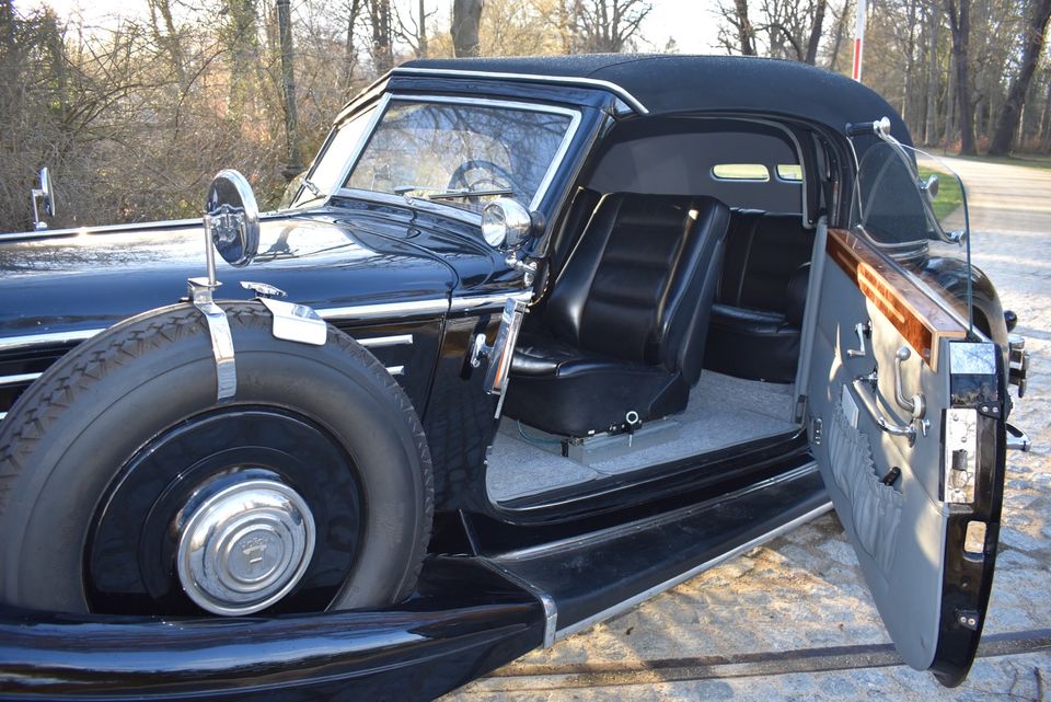 Oldtimer Horch nach Typ 853 Cabriolet in schwarz / Auto /Fahrzeug in Bad Muskau