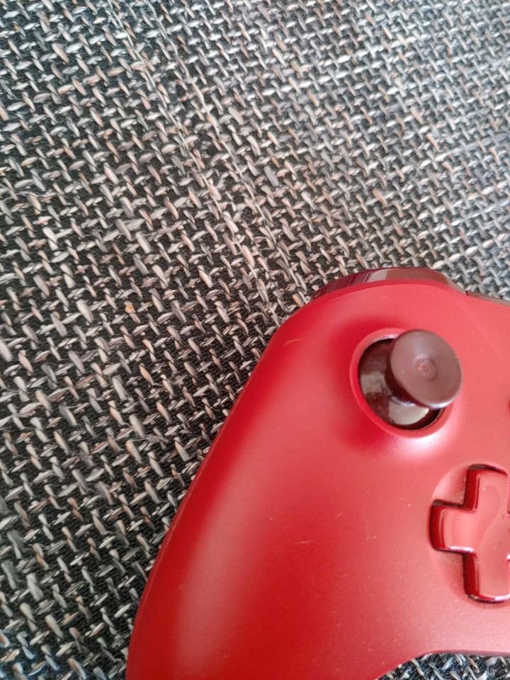 Controller Xbox One rot Orginal in Krefeld