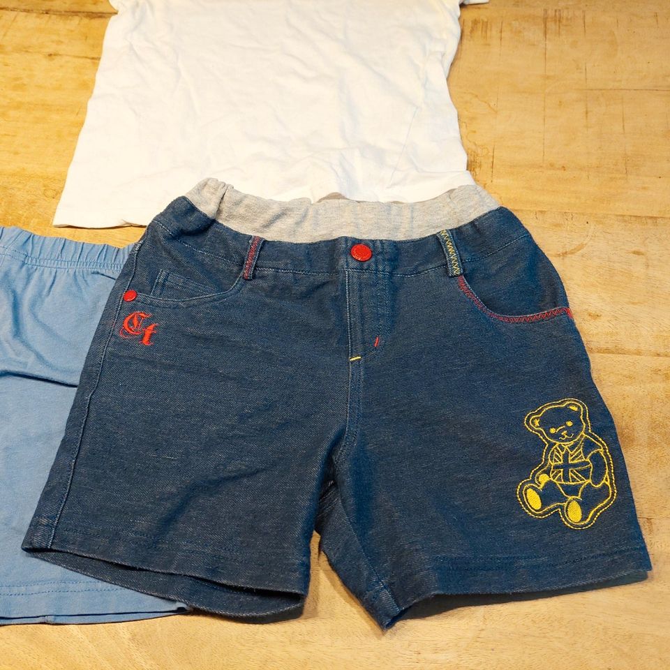 3 Teile Set Kleiderpaket 116/122 Hose Shorts T-Shirt in München