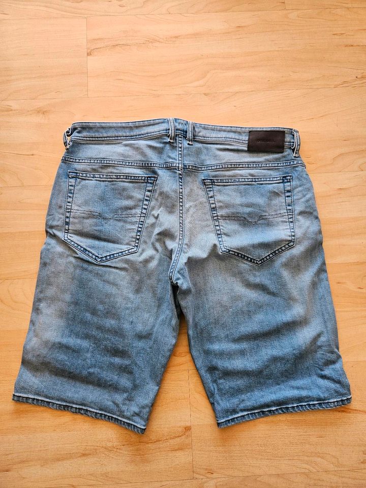 DIESEL Jeans Shorts W36 in Lich