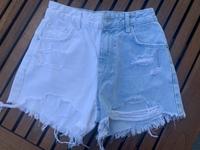 Bershka tolle Jeans Shorts weiß hellblau Used-Look Gr. 34 Hessen - Rodgau Vorschau